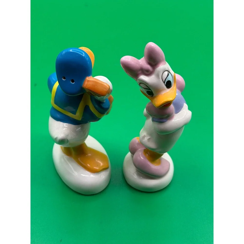 Disney NE Donald and Daisy Duck Ceramic Salt and Pepper Shakers Vintage Set